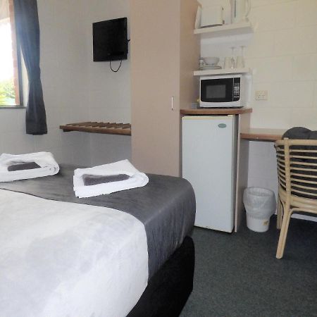 Banjo Paterson Motor Inn Townsville Bagian luar foto