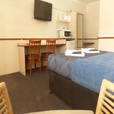 Banjo Paterson Motor Inn Townsville Bagian luar foto