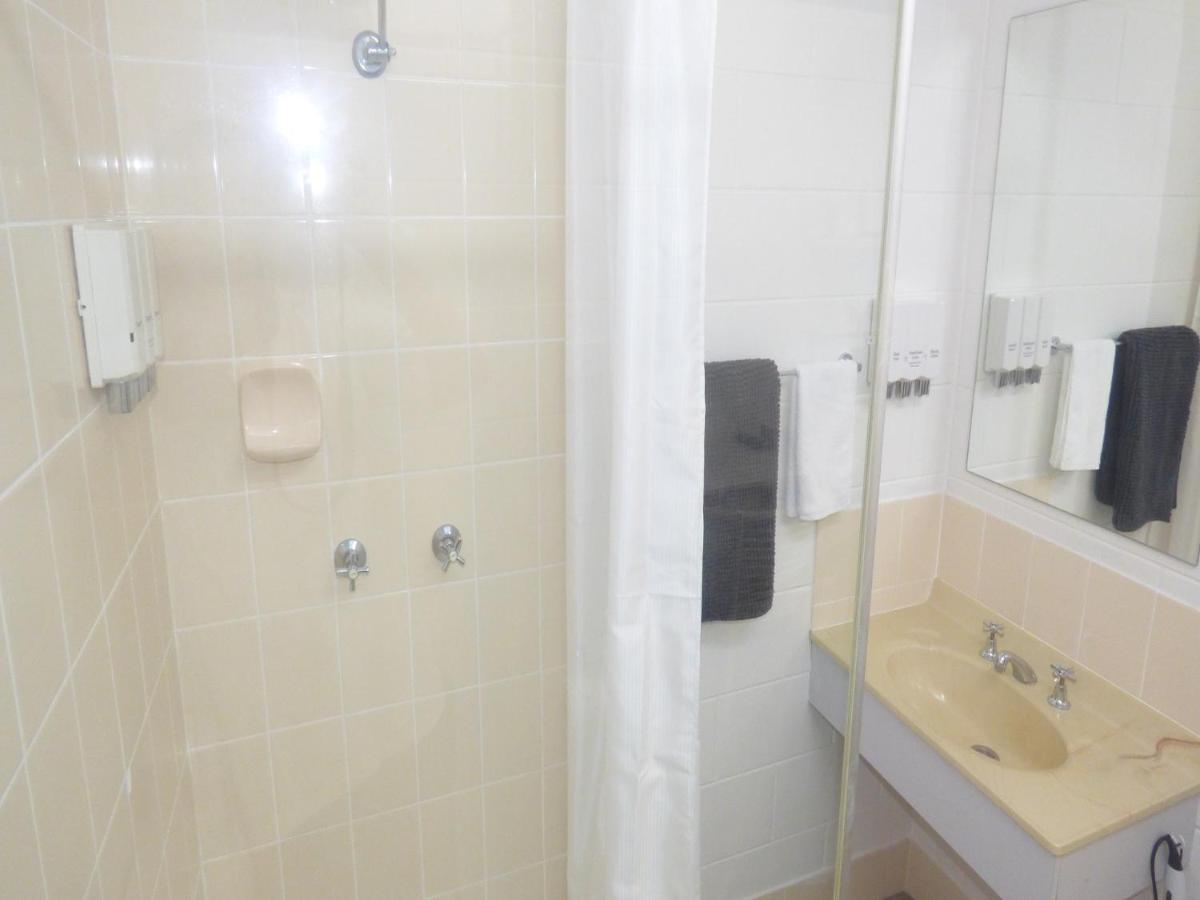 Banjo Paterson Motor Inn Townsville Bagian luar foto