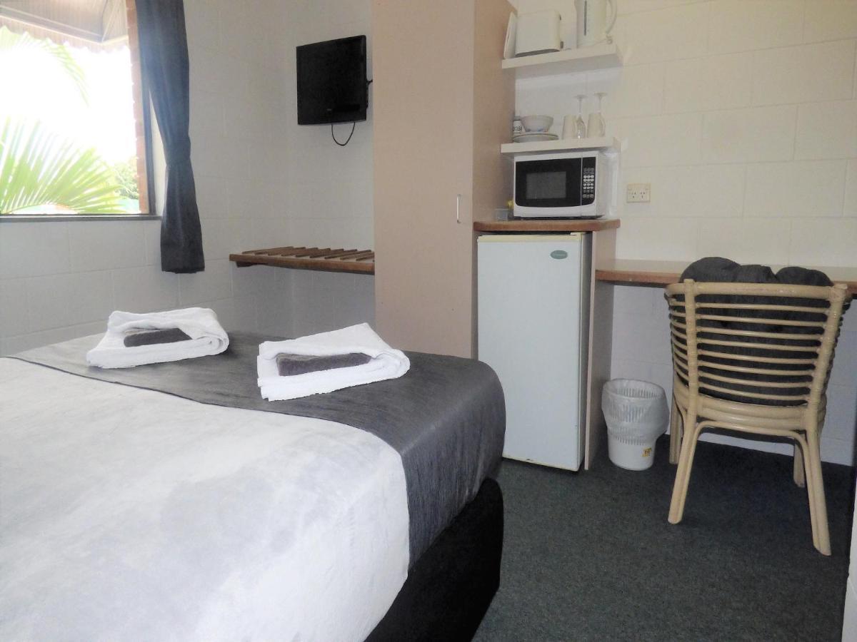Banjo Paterson Motor Inn Townsville Bagian luar foto