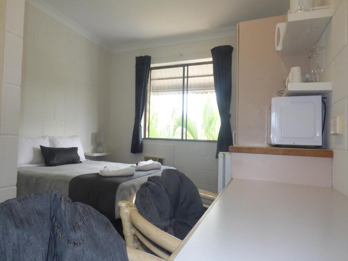 Banjo Paterson Motor Inn Townsville Bagian luar foto