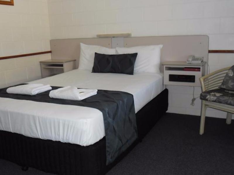 Banjo Paterson Motor Inn Townsville Bagian luar foto