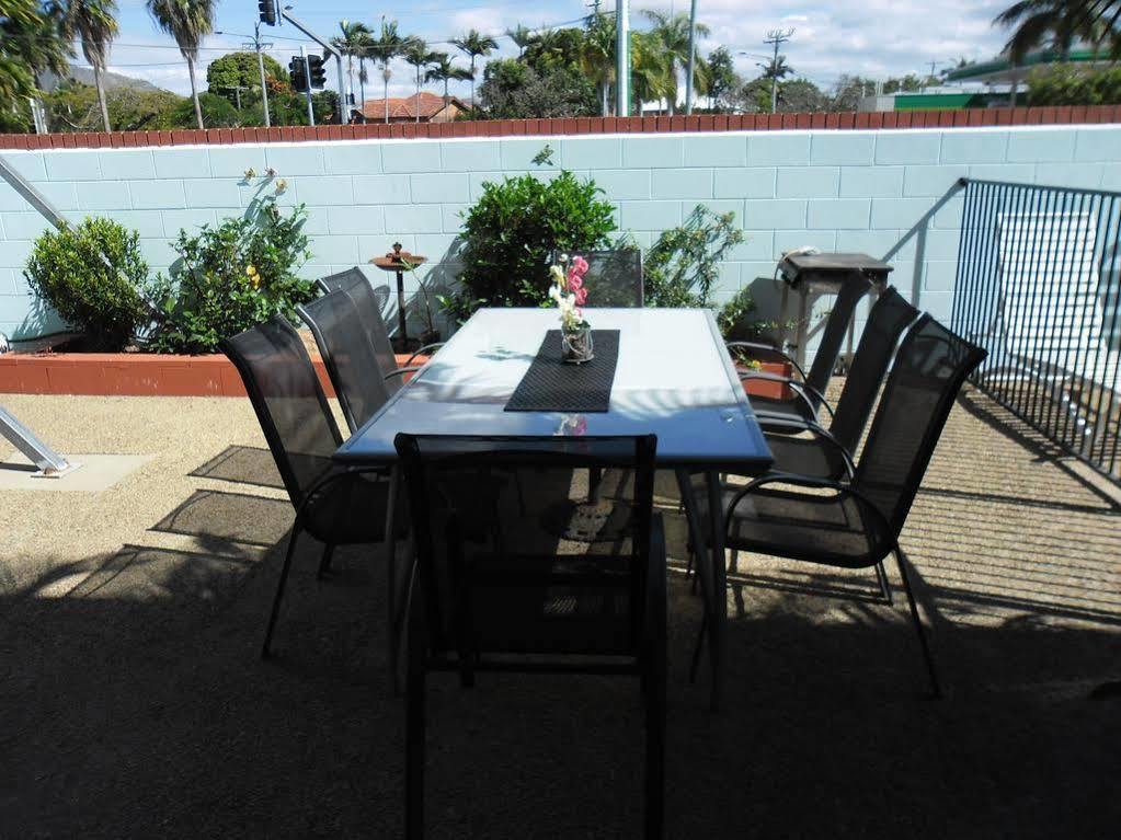 Banjo Paterson Motor Inn Townsville Bagian luar foto