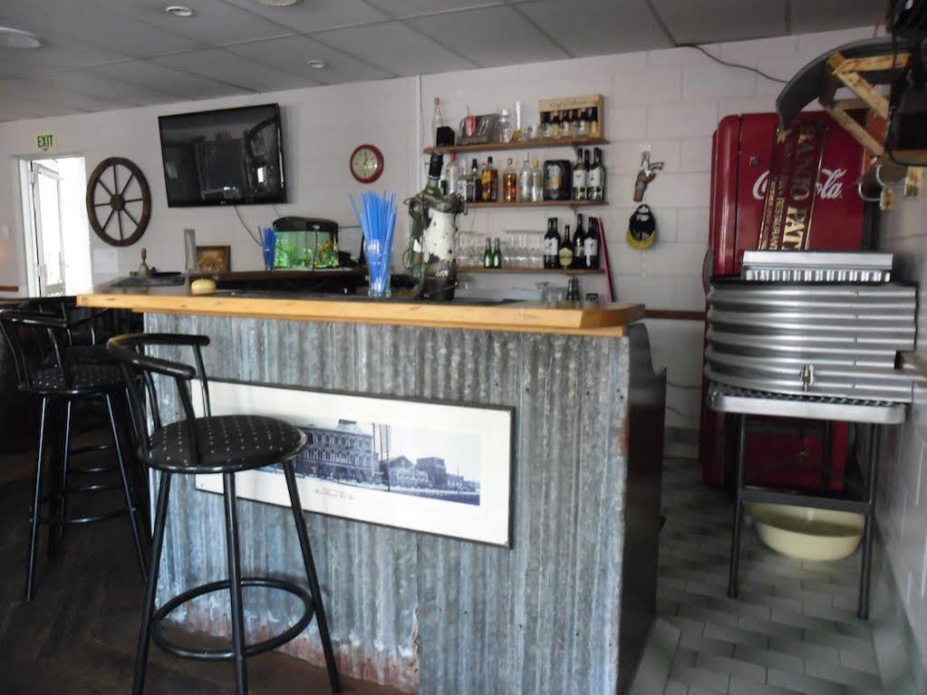 Banjo Paterson Motor Inn Townsville Bagian luar foto
