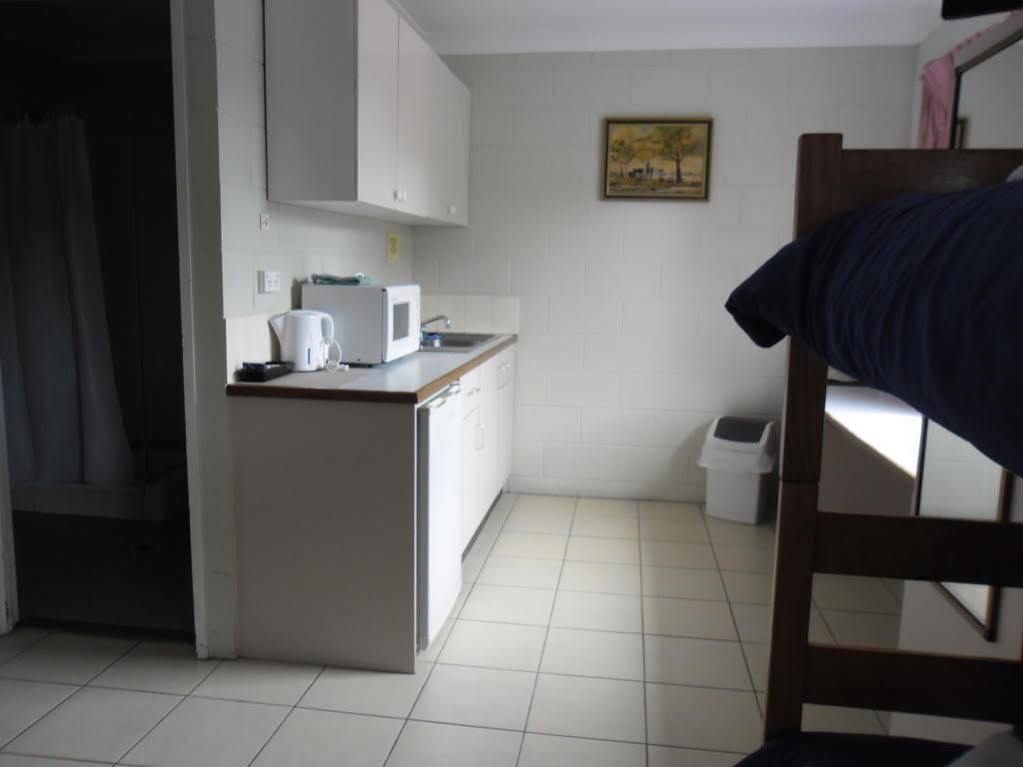 Banjo Paterson Motor Inn Townsville Bagian luar foto