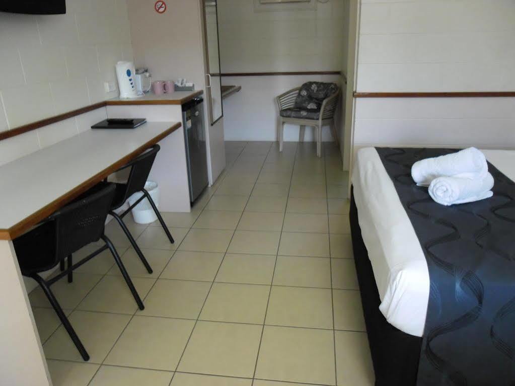 Banjo Paterson Motor Inn Townsville Bagian luar foto