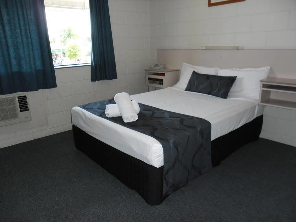 Banjo Paterson Motor Inn Townsville Bagian luar foto
