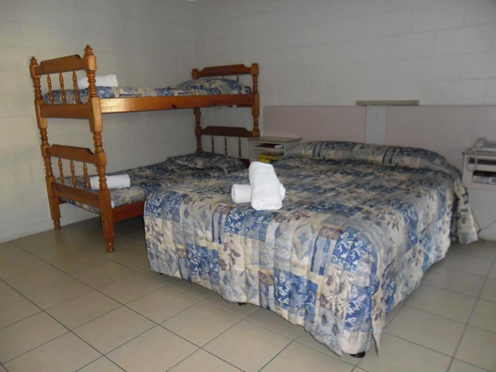 Banjo Paterson Motor Inn Townsville Bagian luar foto