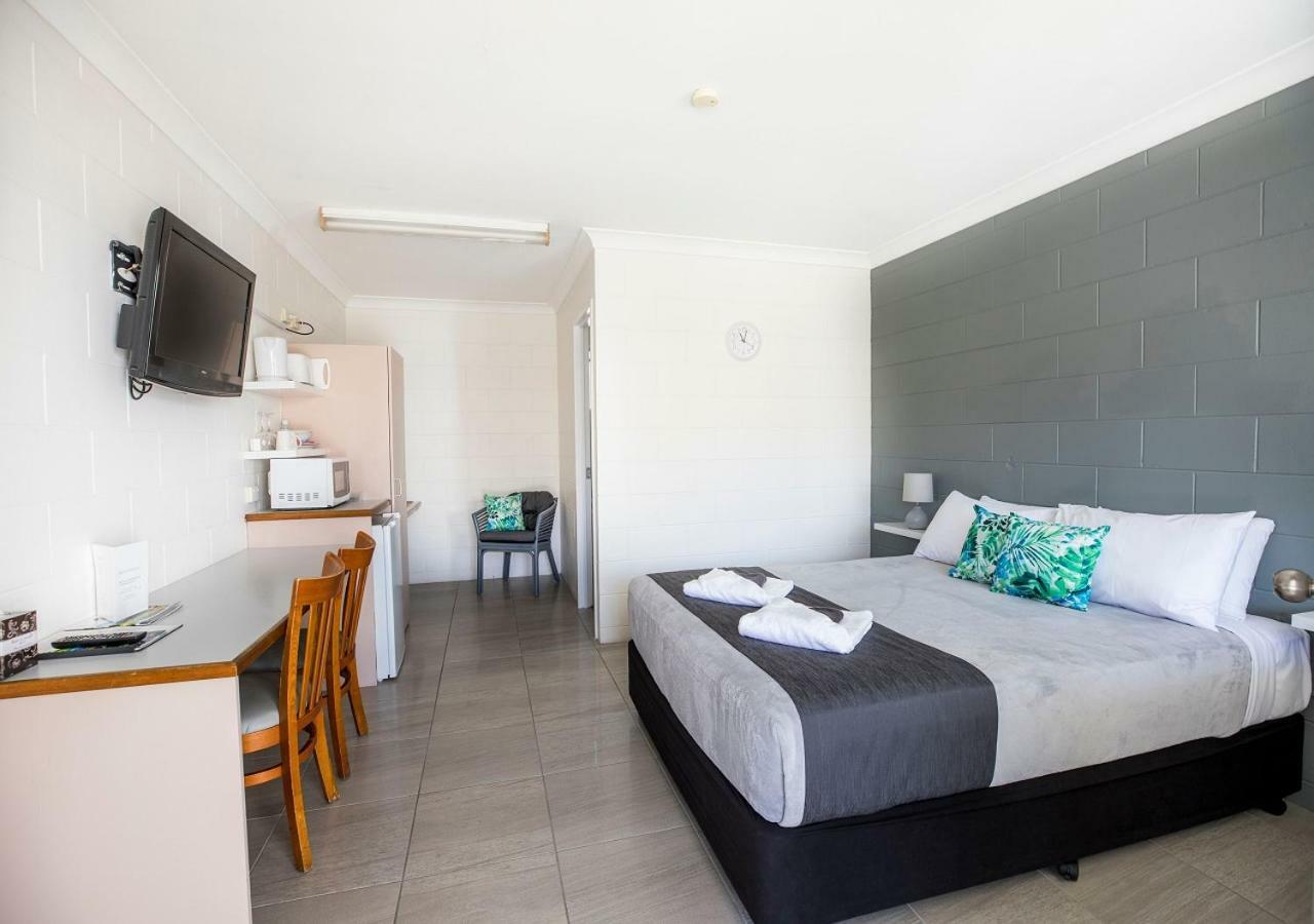 Banjo Paterson Motor Inn Townsville Bagian luar foto