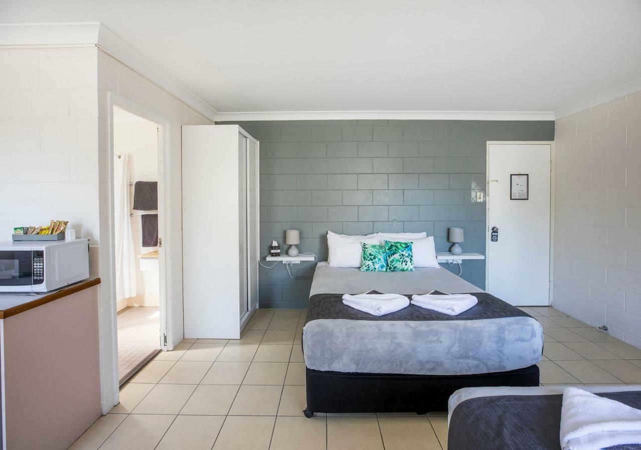 Banjo Paterson Motor Inn Townsville Bagian luar foto