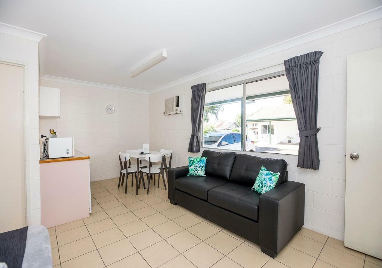 Banjo Paterson Motor Inn Townsville Bagian luar foto