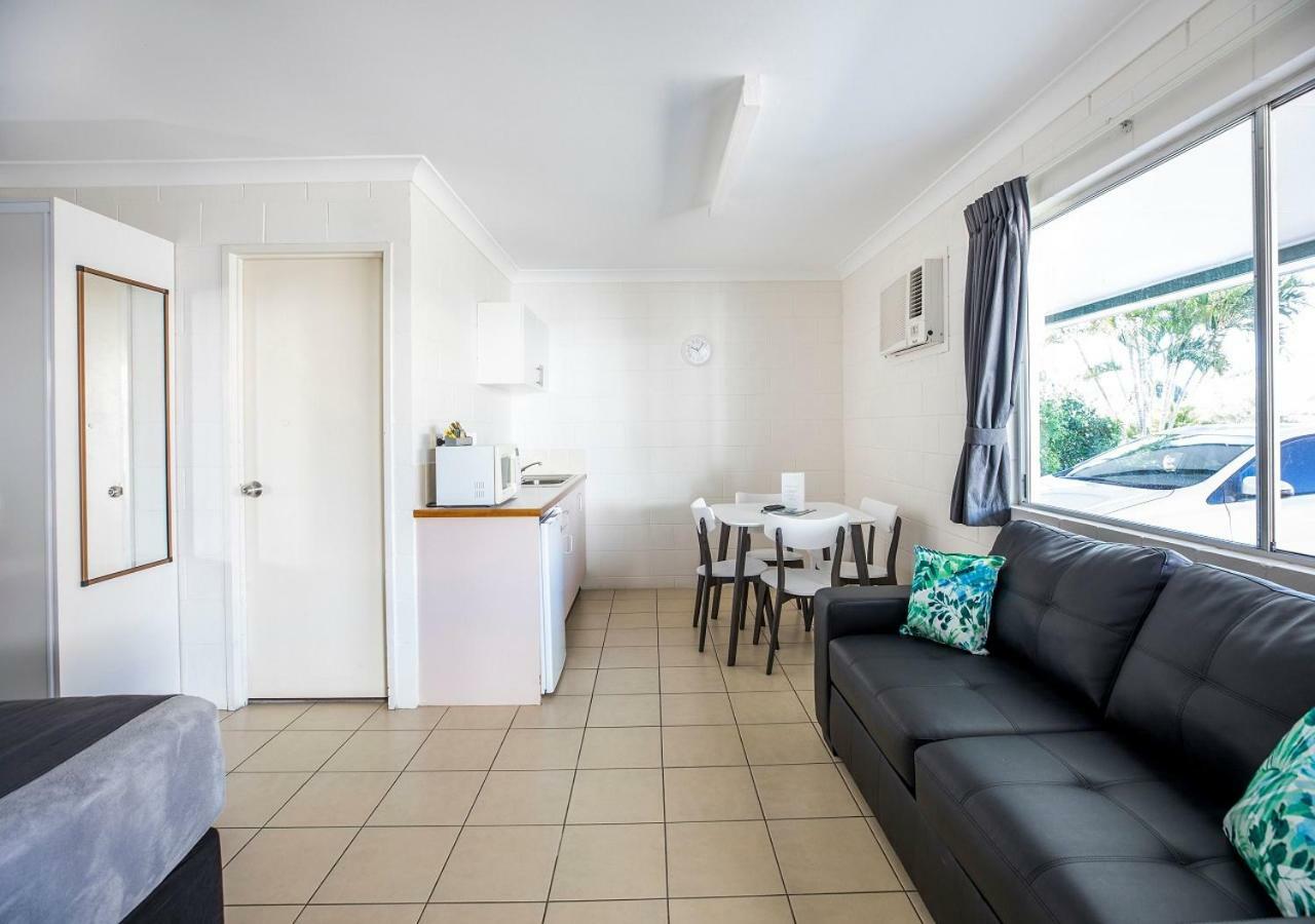 Banjo Paterson Motor Inn Townsville Bagian luar foto