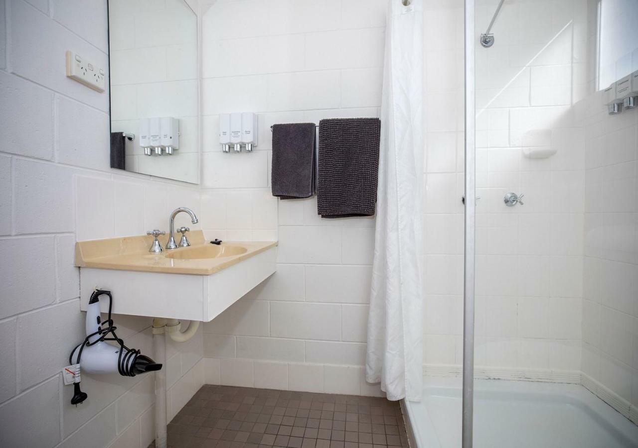 Banjo Paterson Motor Inn Townsville Bagian luar foto