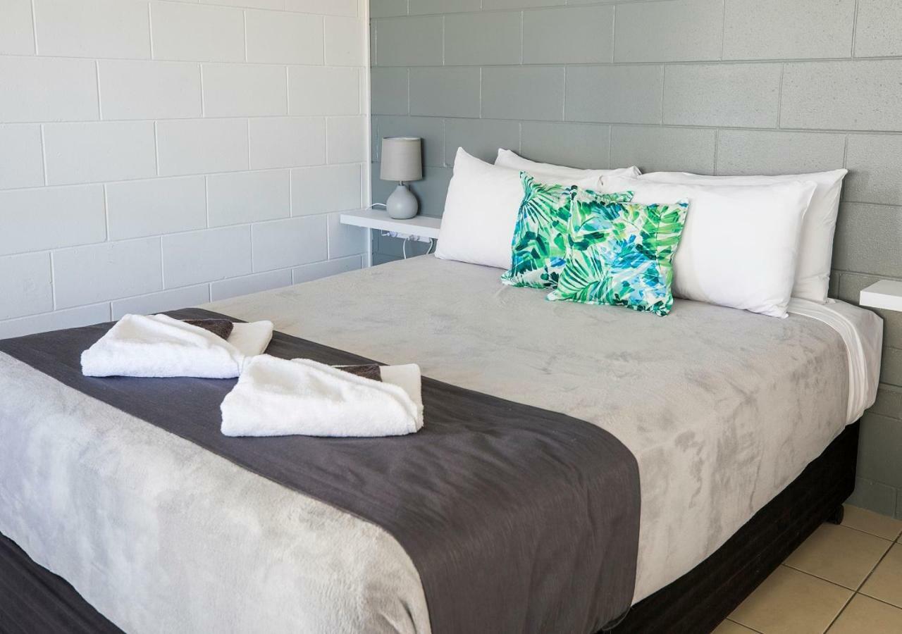 Banjo Paterson Motor Inn Townsville Bagian luar foto