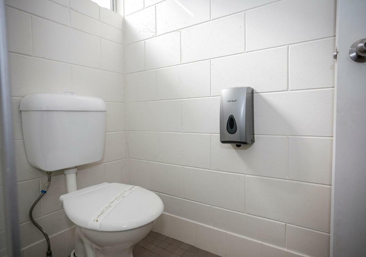 Banjo Paterson Motor Inn Townsville Bagian luar foto