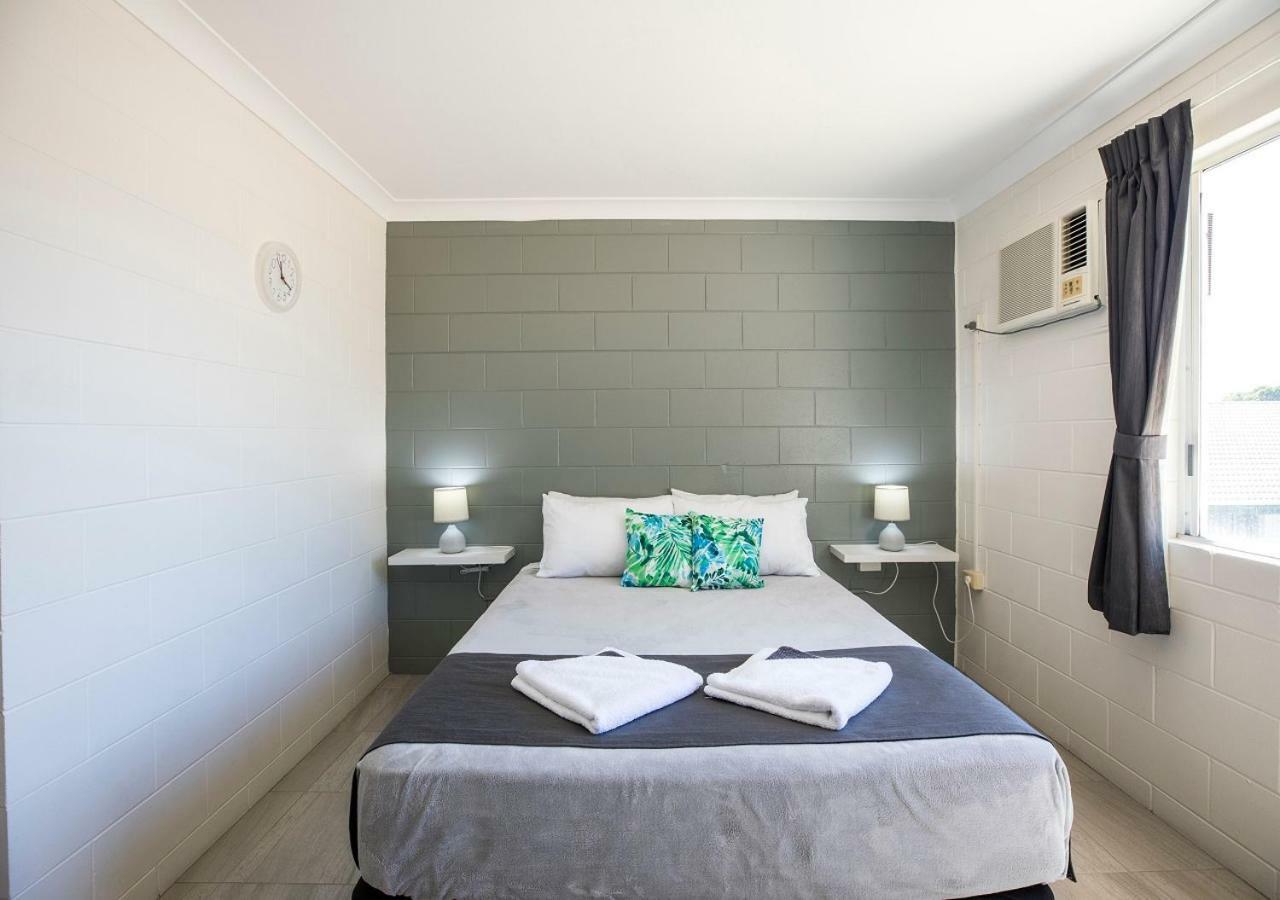 Banjo Paterson Motor Inn Townsville Bagian luar foto